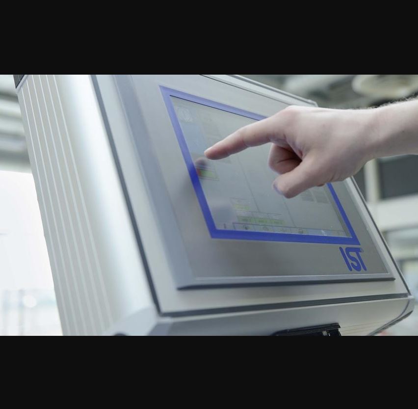 Imprimeur avec vernis acrylique