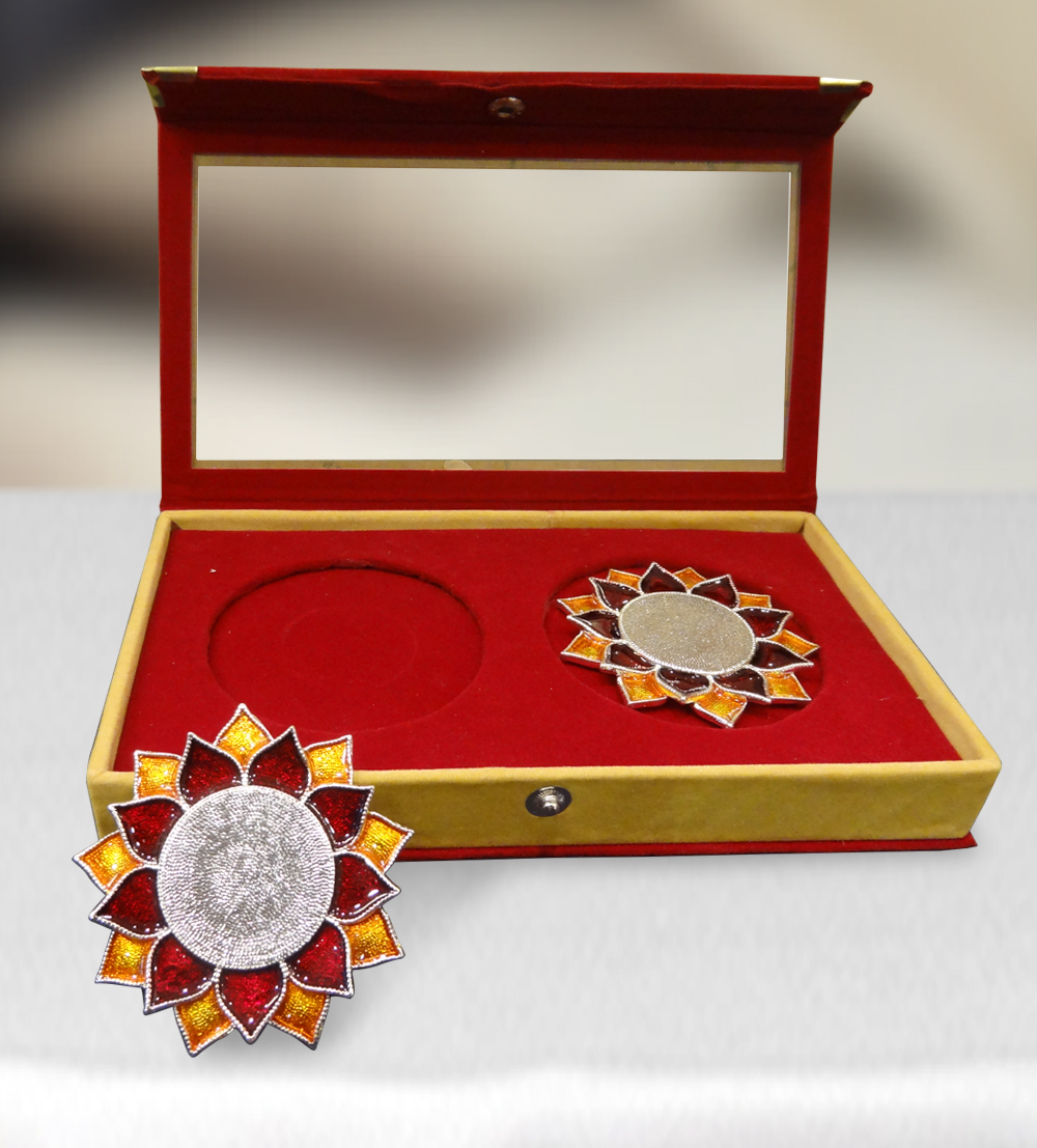 This set of two flower-shaped T- lights comes in a stunning red and golden velvet case.Used most com...