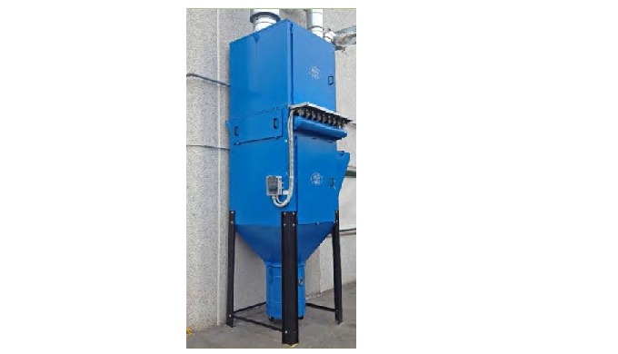 Rotating self-cleaning cartridge filters