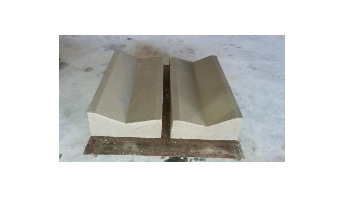 Бетонный водосточный желоб для обочин дорог.