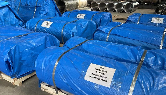 Centrifugal casting spool