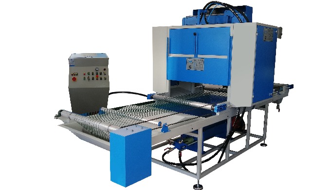 The mortar spraying machine is fully automatic, it sprays mortar on raw products such as cut styrofo...