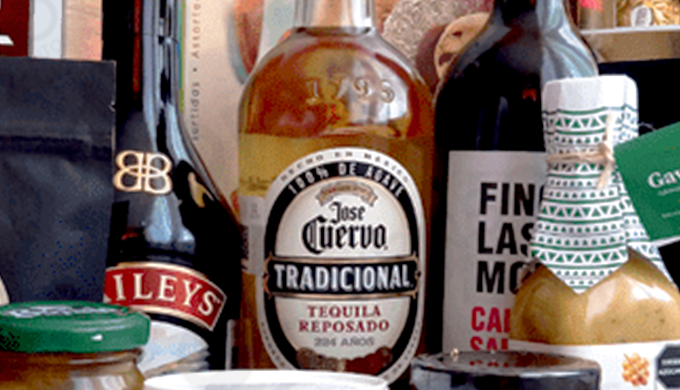 INCLUYE: -CREMA DE WHISKY BAILEYS THE ORIGINAL700 ML -TEQUILA JOSE CUERVO TRADICIONAL REPOSADO695 ML...