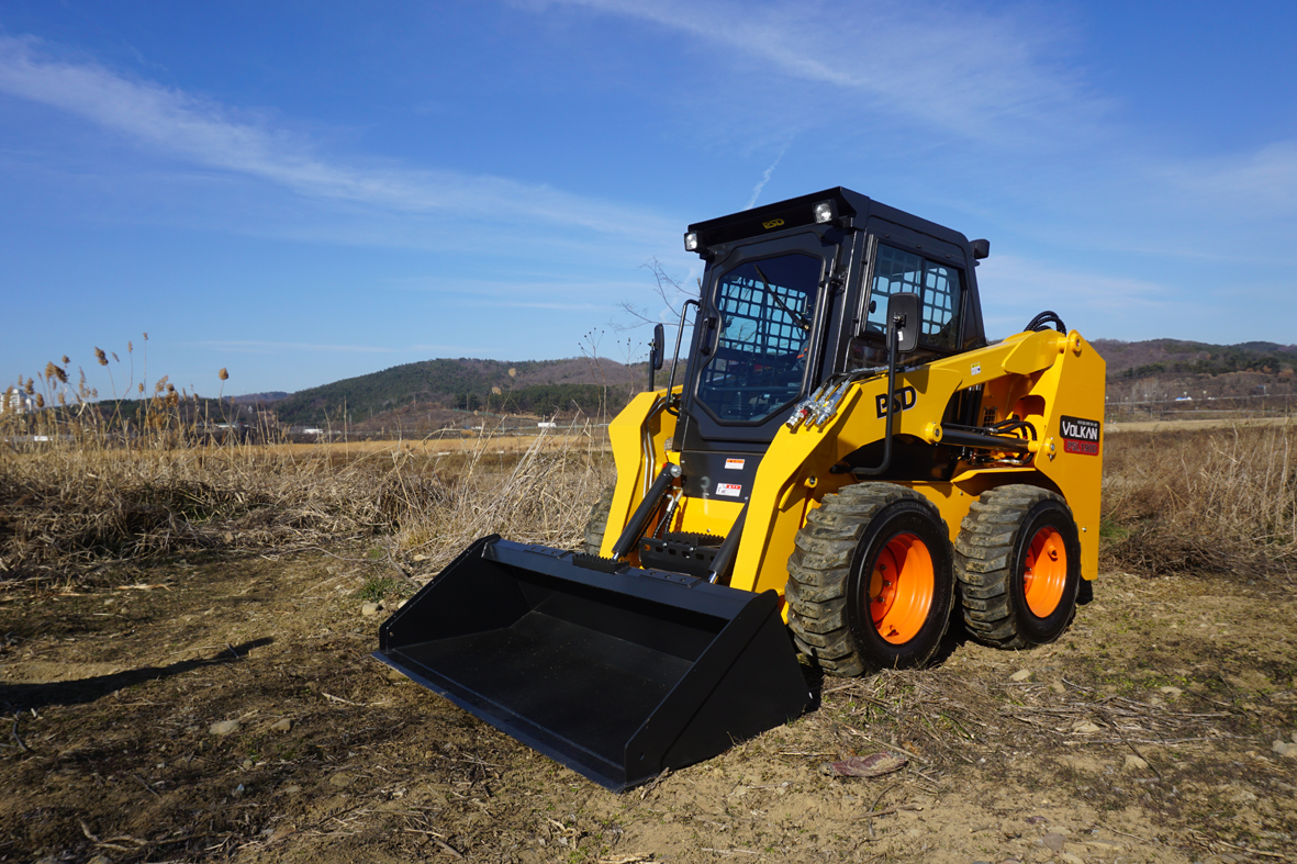 Heavy equipment required for construction site or farms. (Operationg weight : 2930kg)