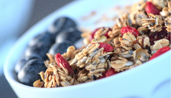 Fais le plein d’énergie avec cette recette saine et gourmande. Les baies de Goji et les cranberries ...