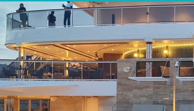 Es aquel viaje con fines vacacionales o turísticos, realizado a bordo de un barco de pasajeros a cua...