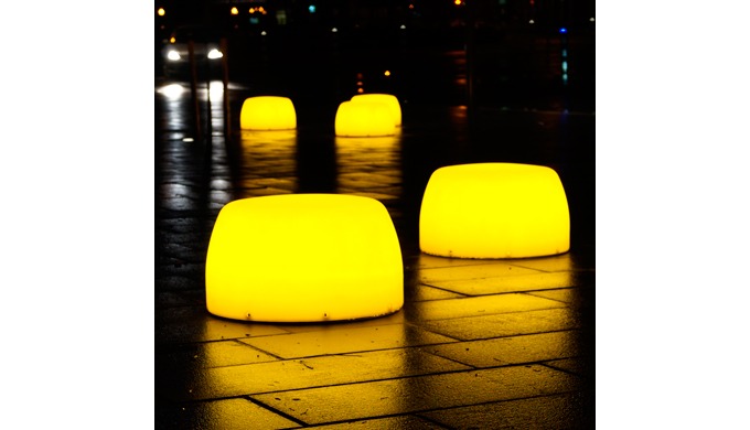 Fabricación de sillas, taburetes, mesas, lámparas, difusores de iluminación y plafones.