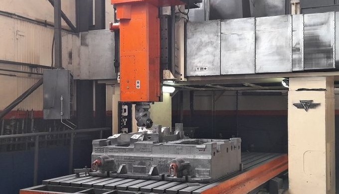 DYE mod. FPF-2 C-NC, N&ordm; 1483 Gantry type Milling machine
