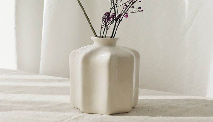 Luxurious, elegant, simple octagonal vase. With just a vase, you can make your home interior look go...