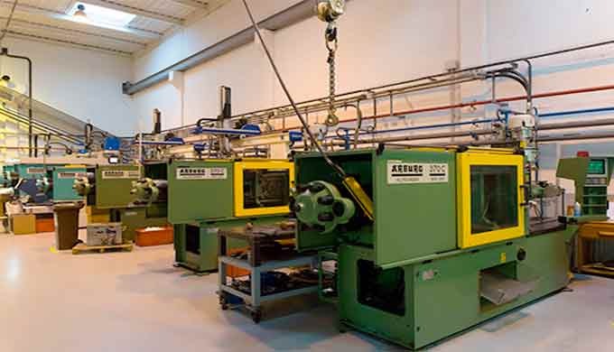 PLASTICS INJECTION MOULDING