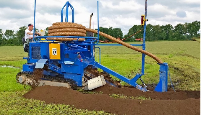 Utilaje de săpat șanțuri autopropulsate, atașamente de săpat șanțuri pentru tractoare sau excavatoar...