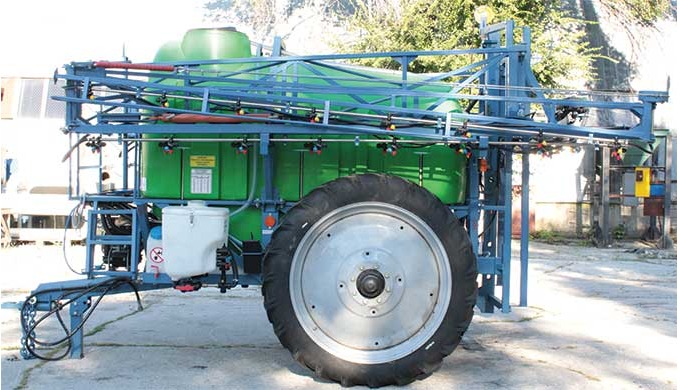 Mașină de stropit tractată STR-24-3000