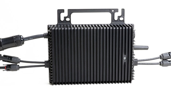 专注户用阳台光伏微型并网逆变器研发生产，主打300W/500W小型微逆产品，适配海外户用阳台分布式光伏系统，是阳台光伏组件配套主流逆变设备，产品拥有CE国际认证，适配欧洲、东南亚家用光伏市场。