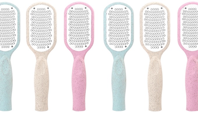 Gently remove calluses with this pastel-toned foot file featuring a rounded stainless steel blade. T...