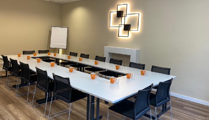 Im Herzen von Köln Sülz verteilt auf rund 120 m² findest Du 9 Coworking Arbeitsplätze im Großraumbür...