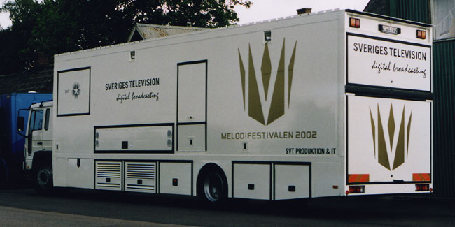Ob-bussar fungerar som mobila kontrollrum. De är sprängfyllda med datorer och annan elektronik som k...