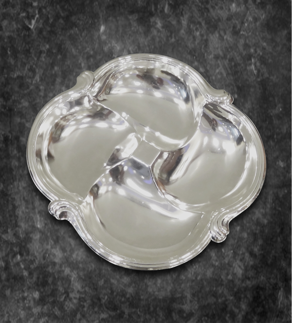 Silver painted platter has a simple yet beautiful look that provides it a unique feature and gives i...