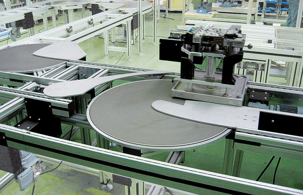 Automatisation de ligne de production, transferts à plateaxu