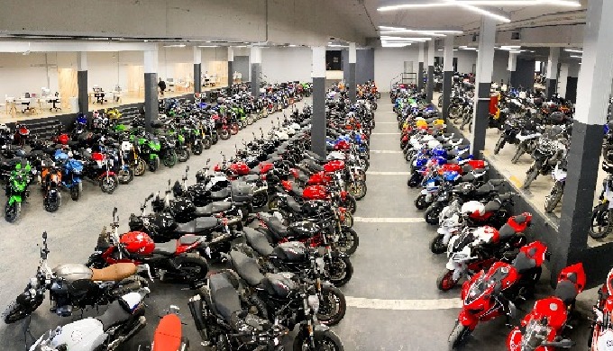 Disponemos de un stock permanente de alrededor de 1.500 motos, con entradas diarias de 100 nuevas mo...