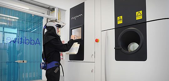Producimos la pieza con tecnología de fabricación aditiva más adecuada y ll...