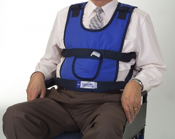 Se ajusta a la silla mediante resistentes cintas de poliester situadas a am...