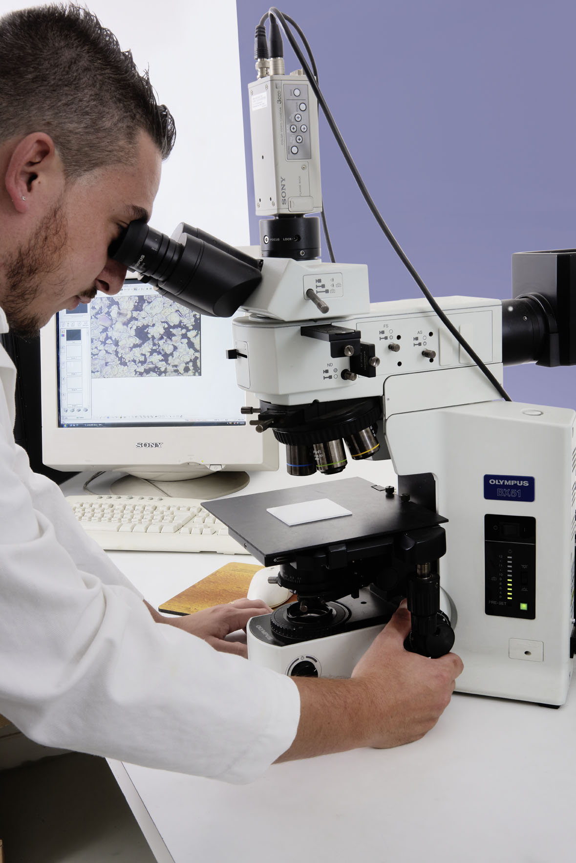 Microscope