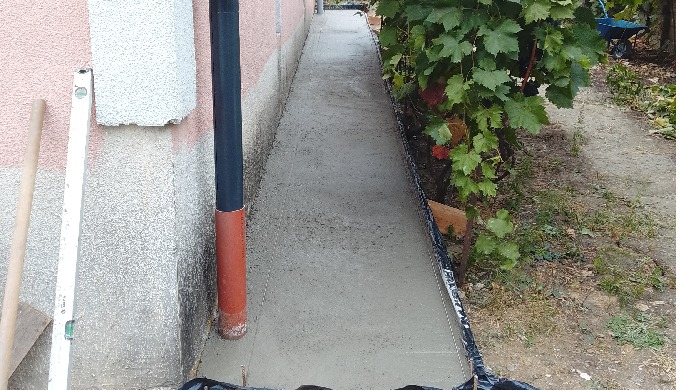 стяжка снаружи дома и внутри дома