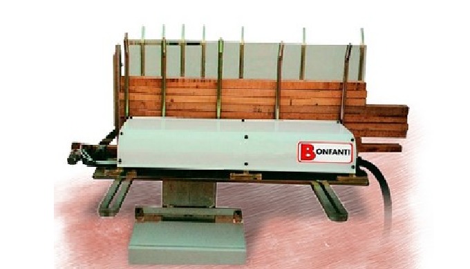 Cargador de molduras.