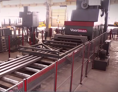 Voortman Steel Machinerys leveransprogram av slungrensmaskiner består av maskiner för förbehandling ...