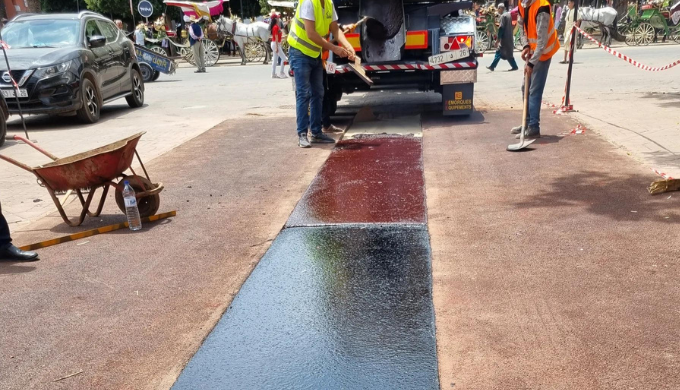 Découvrez l'asphalte, le revêtement incontournable pour des surfaces extérieures résistantes et esth...