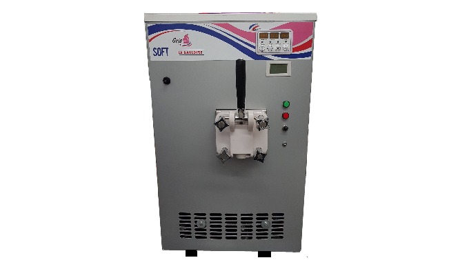 Avec cette machine à glace, vous allez pouvoir proposer soit de la glace italienne en pot ou en corn...