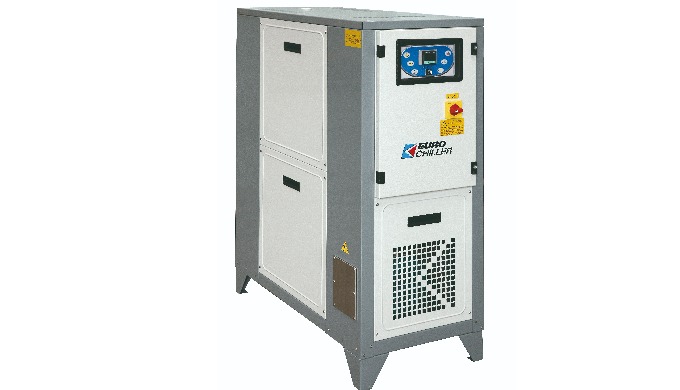 Termoregolatori ad acqua 90/140°C CARATTERISTICHE: STRUTTURA: Autoportante su ruote con pannelli lat...