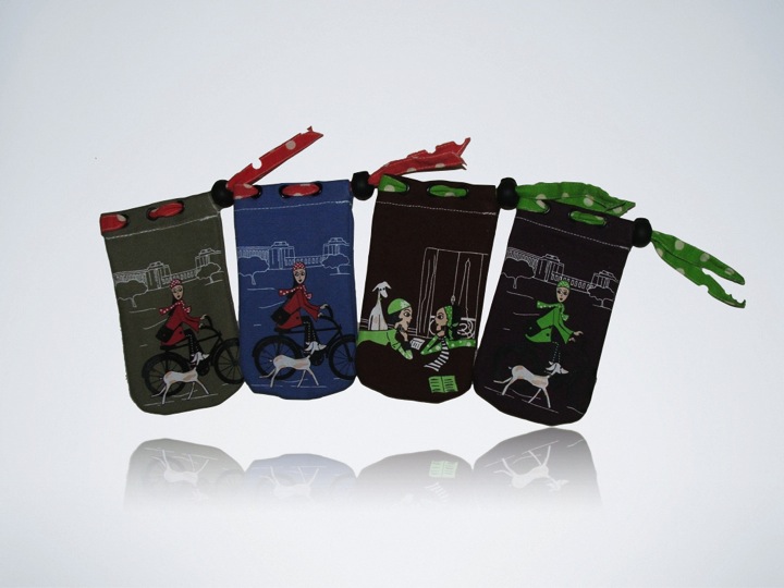 Pouch made of 100% regular recycled canvas fabric. The pouch is a great choice for companies who wan...