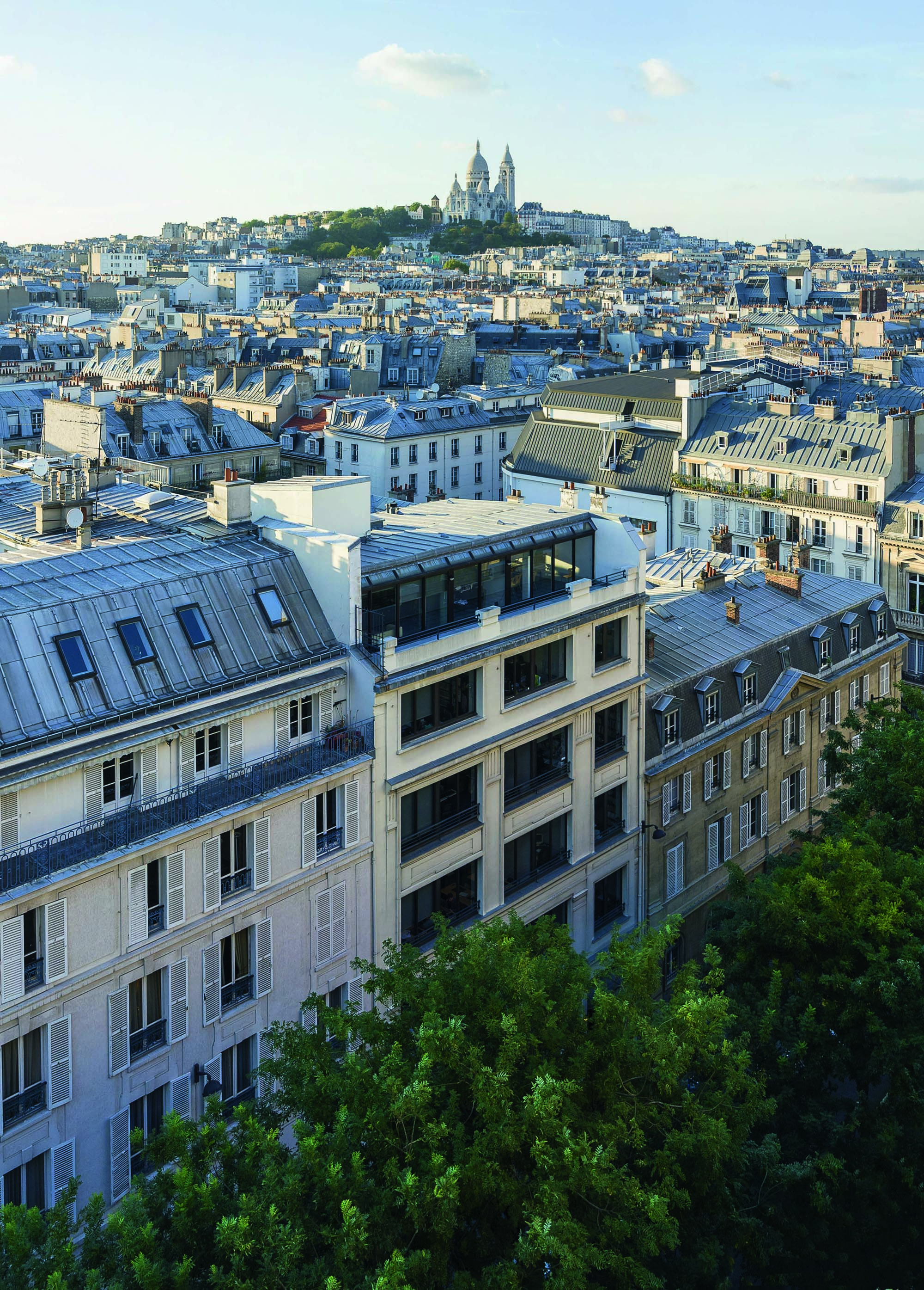 La Paris College of Art offre un programme d'été au cours duquel les étudiants découvre au travers d...