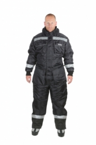 NYHET!! Tillverkat av 100% Polyester ribstop with film 5000/3000 Coverallen kan användas med knäskyd...