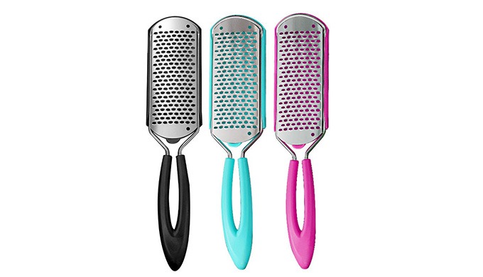 This foot file features an ergonomic handle and a stainless steel surface, ideal for removing callus...