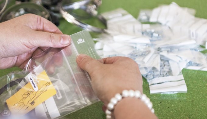Verpackungsarbeiten, Versandmailing, verpacken von Schrauben, Lebensmittel usw.