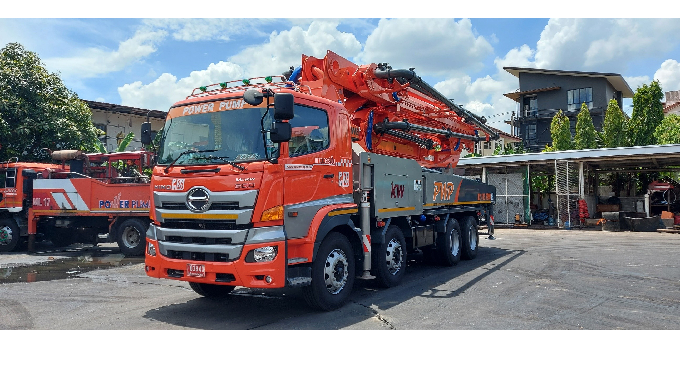 Product Information A truck-mounted concrete boom pump is a specialized construction machine that co...