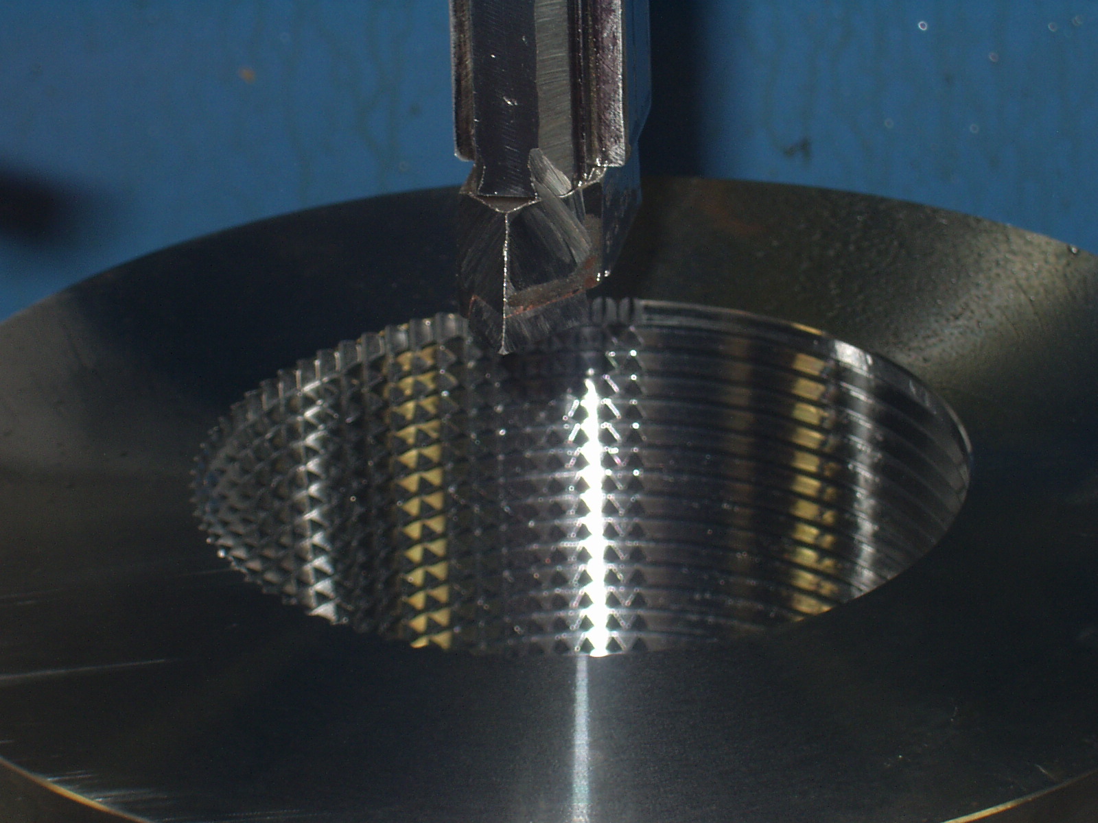 Taillage standard et spécial sur commande numérique 4 axes.