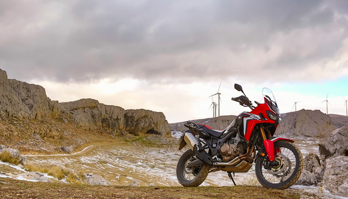 Honda Africa Twin – це мотоцикл, який поєднує в собі все необхідне для тих, хто шукає пригод на доро...
