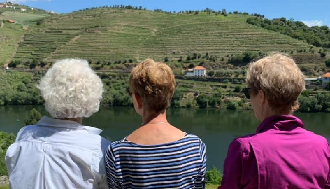 Pacotes com partida de Lisbon para o Porto. Culinária em Portugal Passeio no Vale do Douro Caminhada...