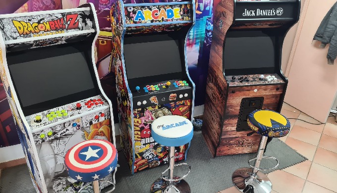 Borne sur un thème classique ! Sobre pour habiller votre borne salon. Toutes nos bornes d'arcade son...