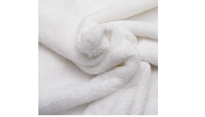 Pure white super soft faux fur cloth vel. Long hair, super soft touch. Looking forward to your consu...