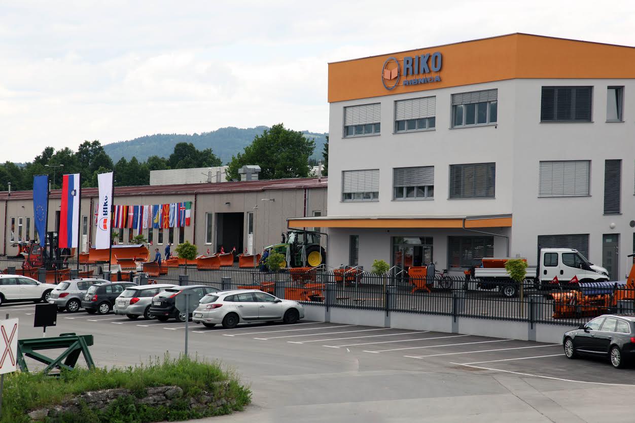 Stroji in oprema za vzdrževanje cest