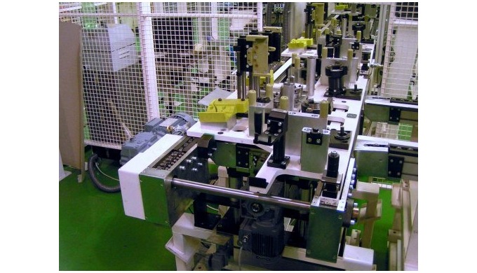 Montážní zařízení, linky a stanice