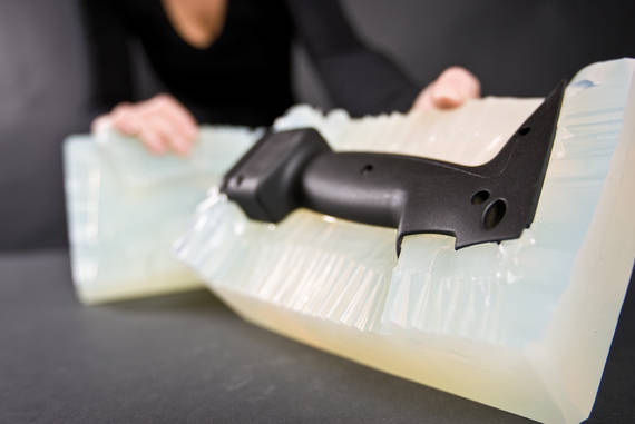 Vakuumgjutning kan med fördel användas då en mindre serie av plastprototyper önskas. Det går snabbt ...