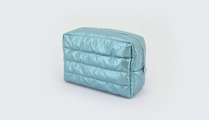 We supply various pouches made of quilt material. Please contact us for any inquiries.