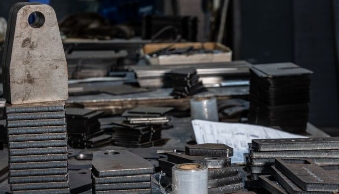 Na Metal Carvalho Conrado temos capacidade para cortar chapa de metal em alumínio, aço inox e aço ca...