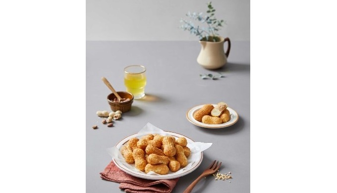 A bread inspired by the shape of peanuts, containing peanut powder and peanut brittle, providing a s...