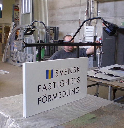Aluminium är ett av de vanligaste materialen för skylttillverkning. Det är ett lätt material som ger...